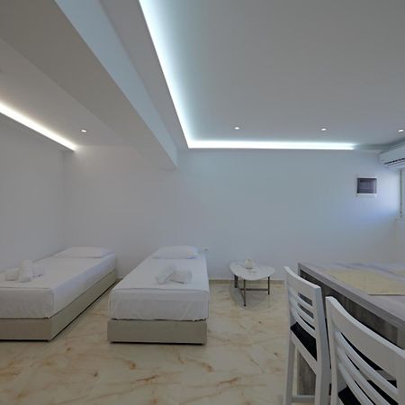 Livia'S Guesthouse คซามิล ภายนอก รูปภาพ