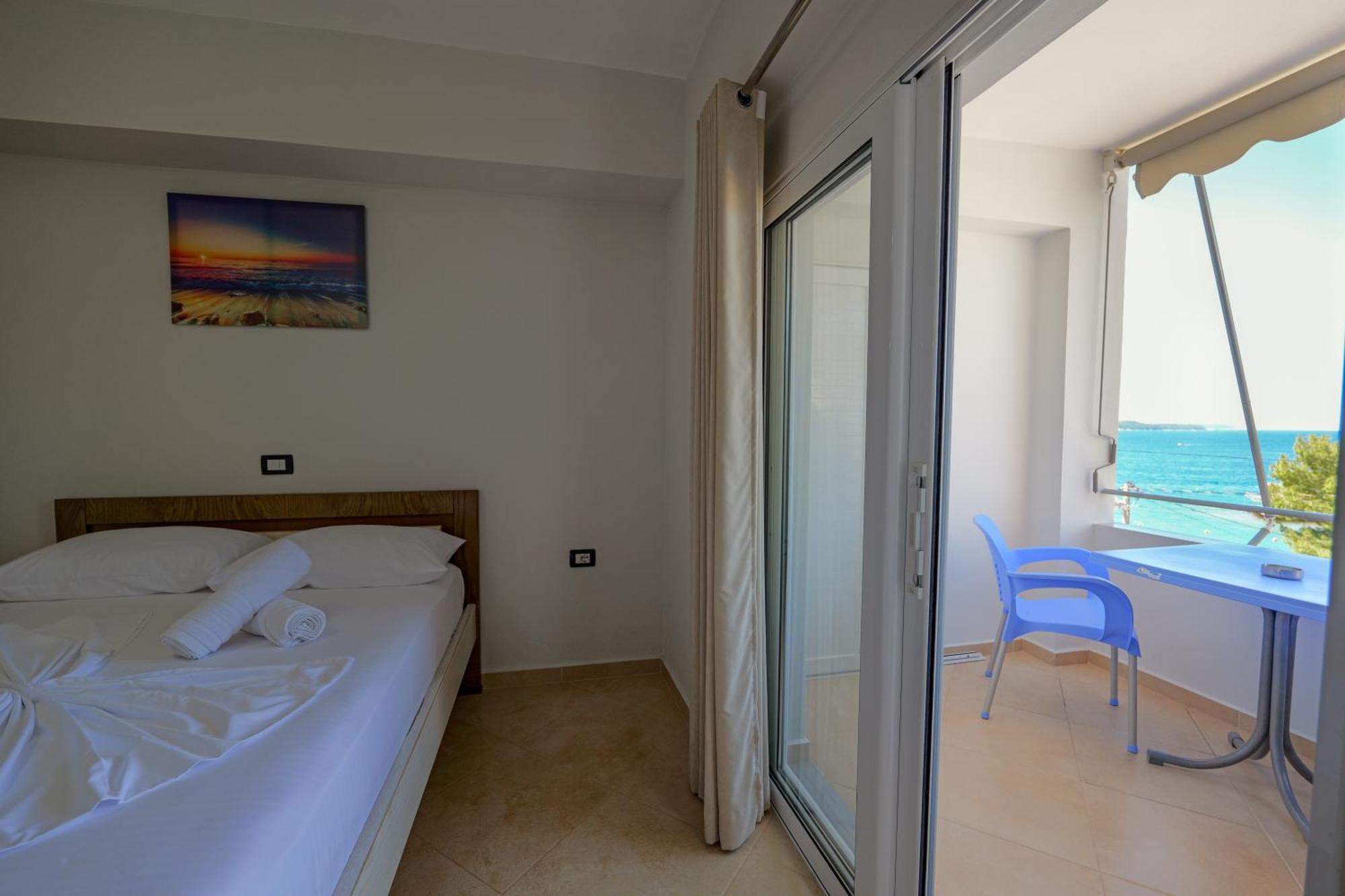 Livia'S Guesthouse คซามิล ภายนอก รูปภาพ