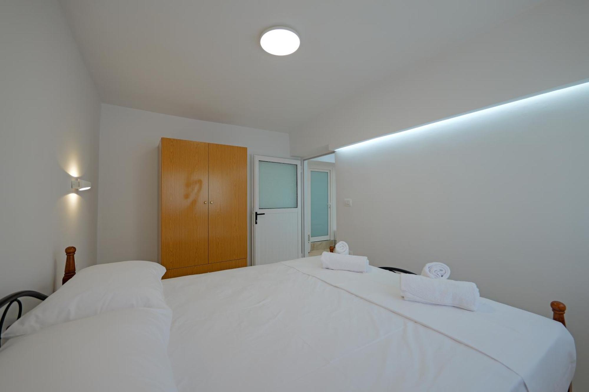 Livia'S Guesthouse คซามิล ภายนอก รูปภาพ