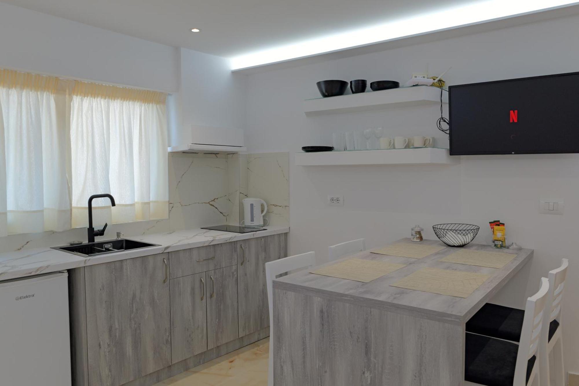Livia'S Guesthouse คซามิล ภายนอก รูปภาพ