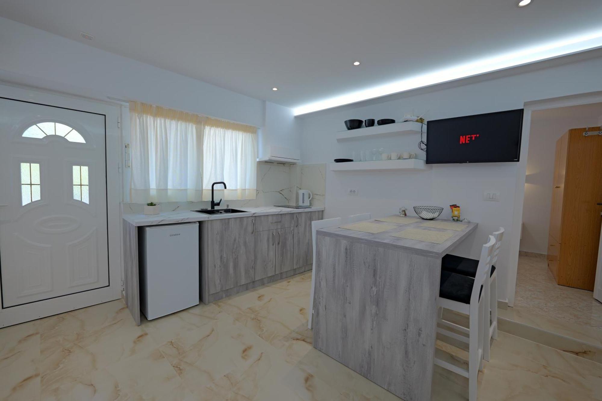 Livia'S Guesthouse คซามิล ภายนอก รูปภาพ