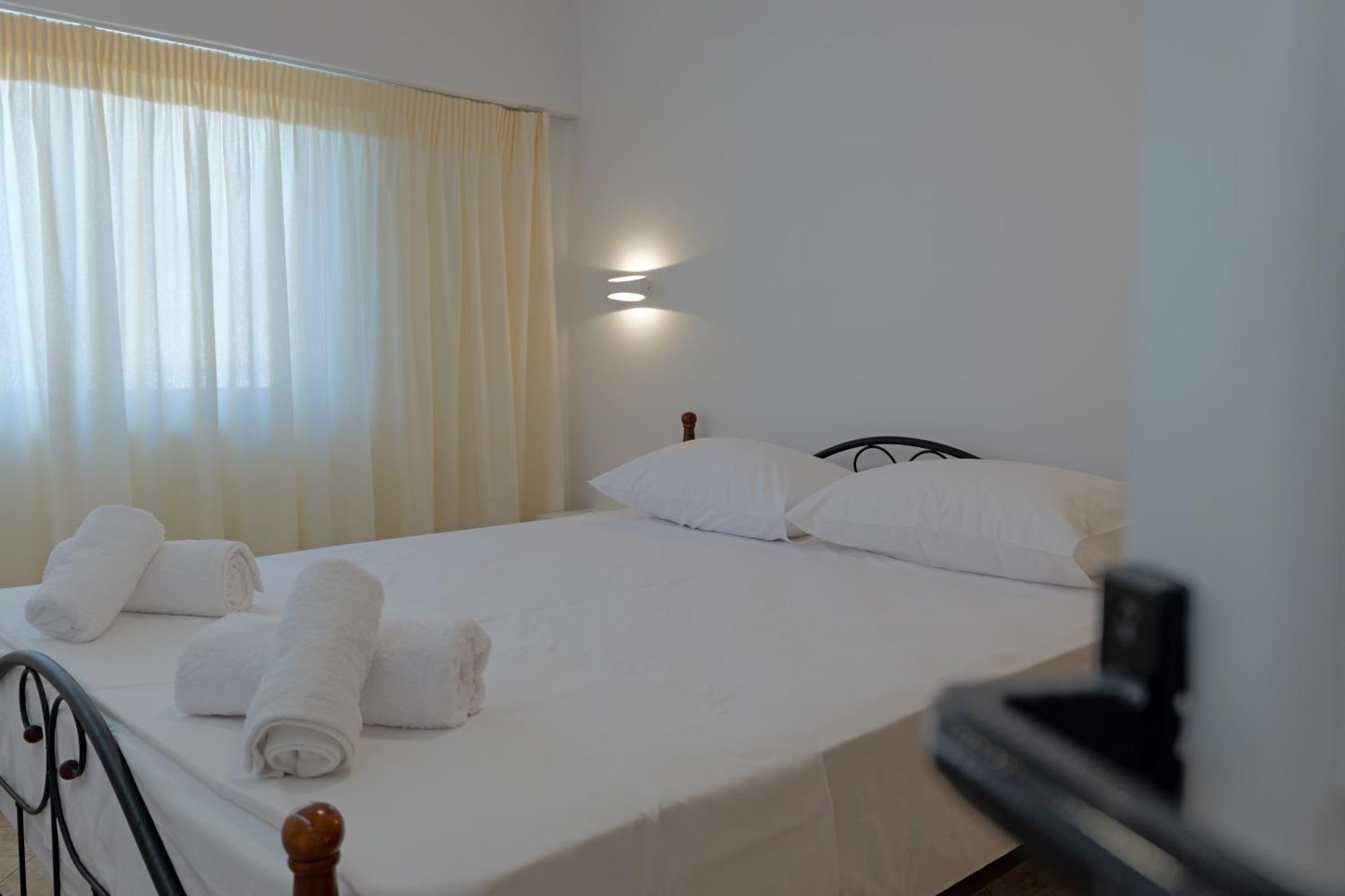 Livia'S Guesthouse คซามิล ภายนอก รูปภาพ