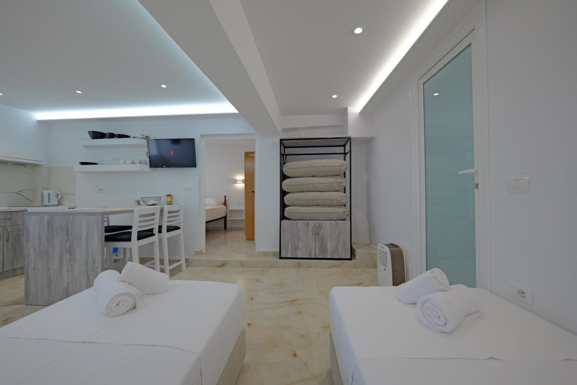 Livia'S Guesthouse คซามิล ภายนอก รูปภาพ