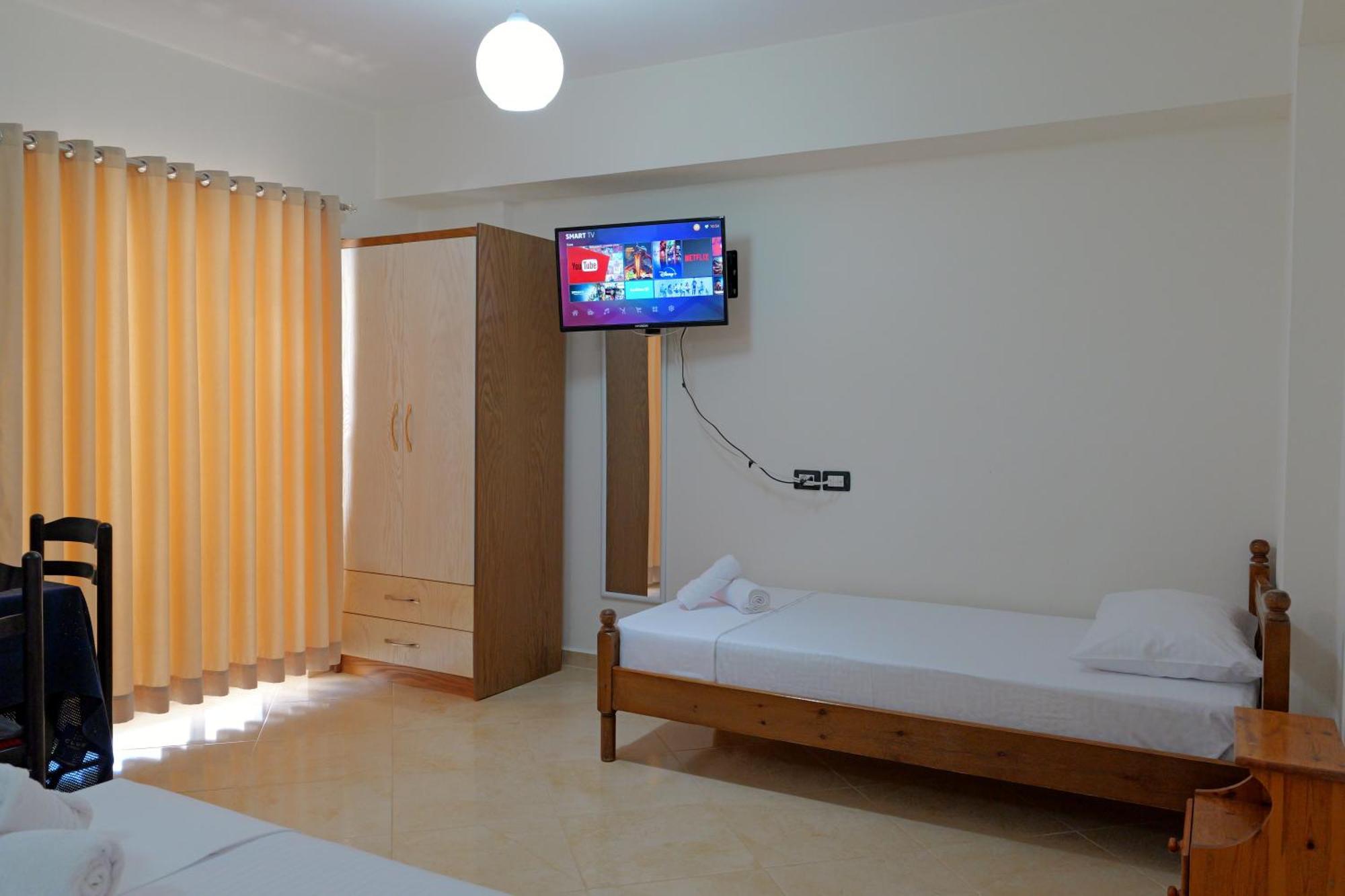 Livia'S Guesthouse คซามิล ภายนอก รูปภาพ