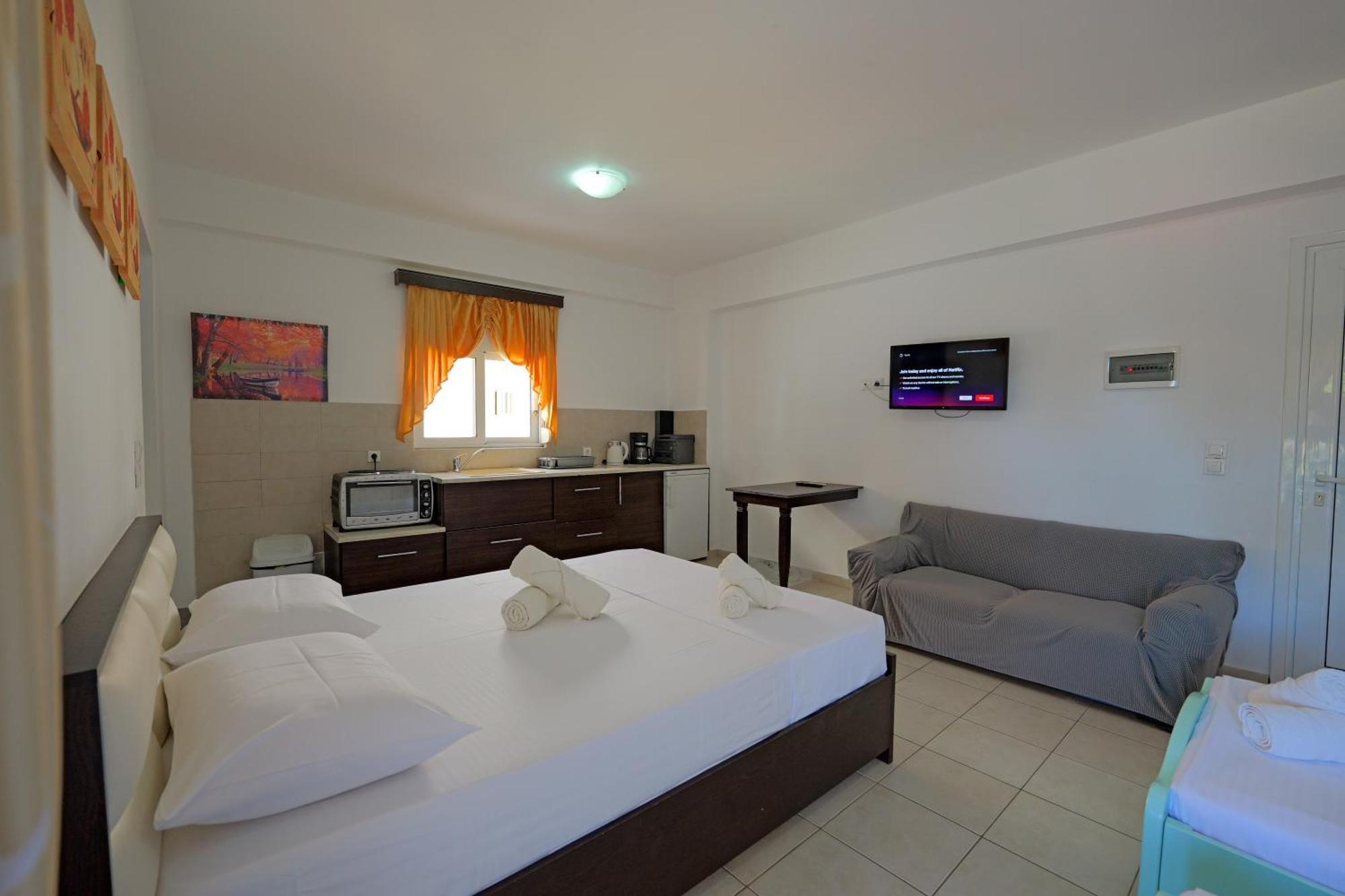 Livia'S Guesthouse คซามิล ภายนอก รูปภาพ