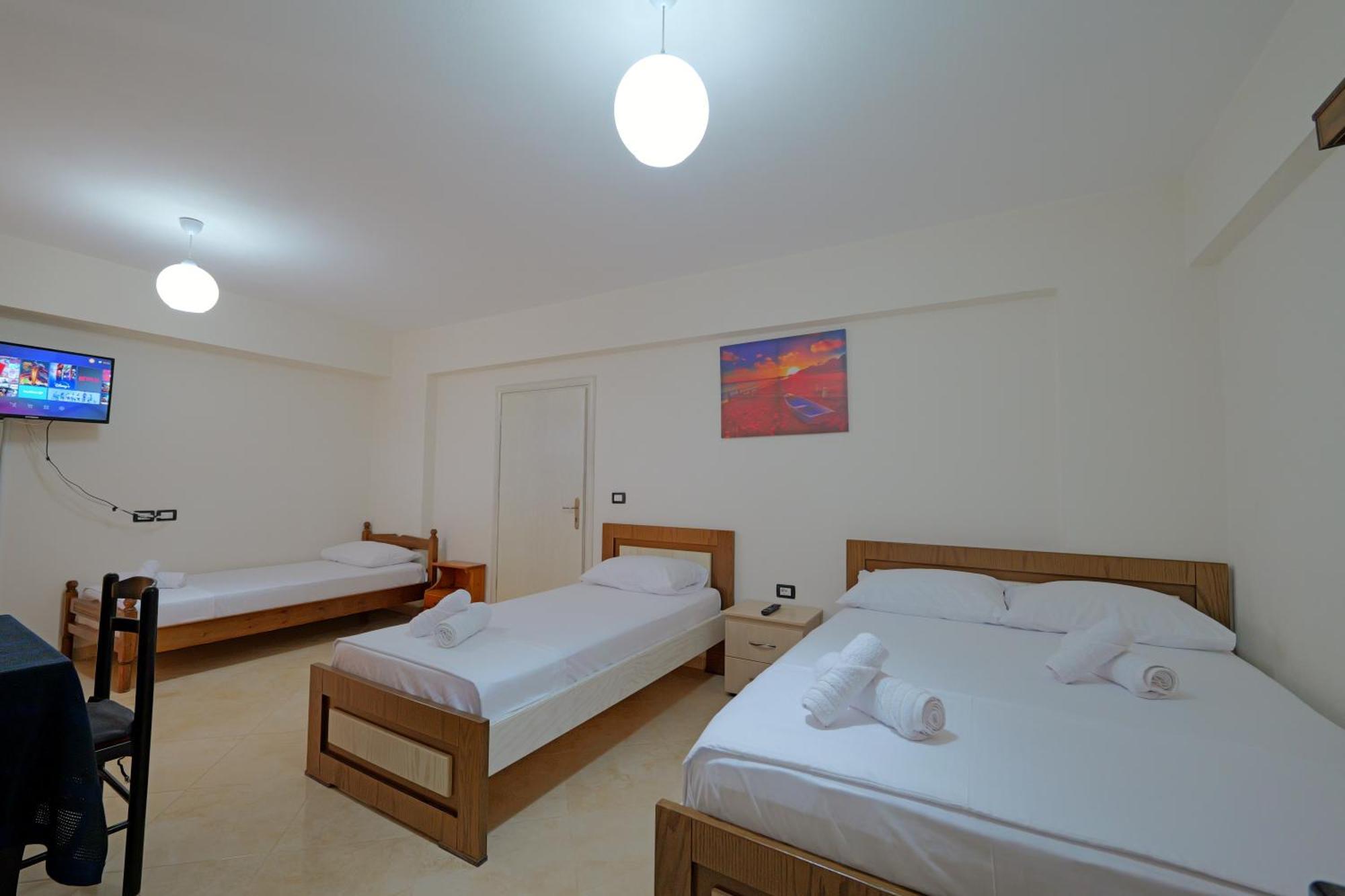Livia'S Guesthouse คซามิล ภายนอก รูปภาพ