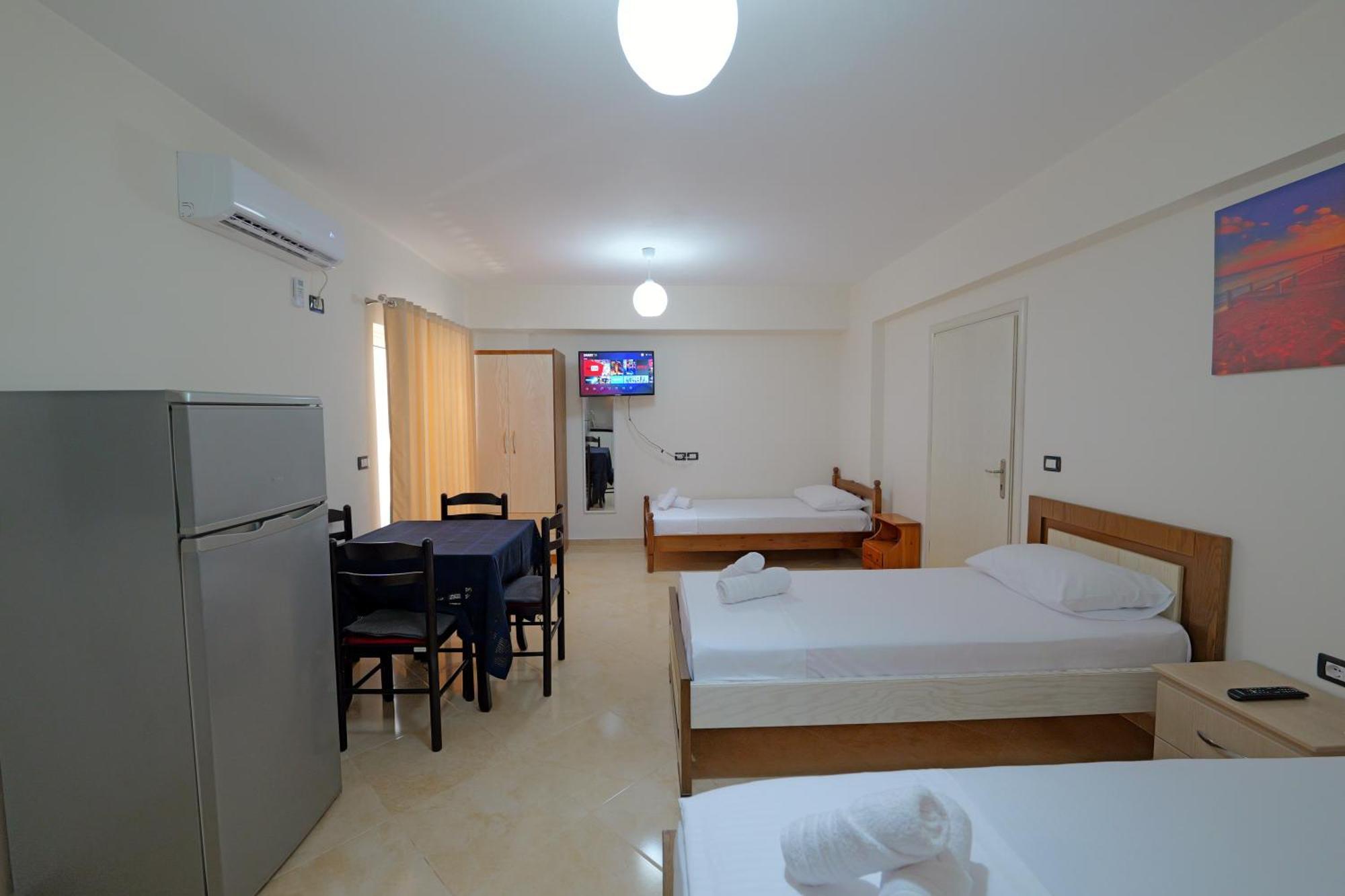 Livia'S Guesthouse คซามิล ภายนอก รูปภาพ