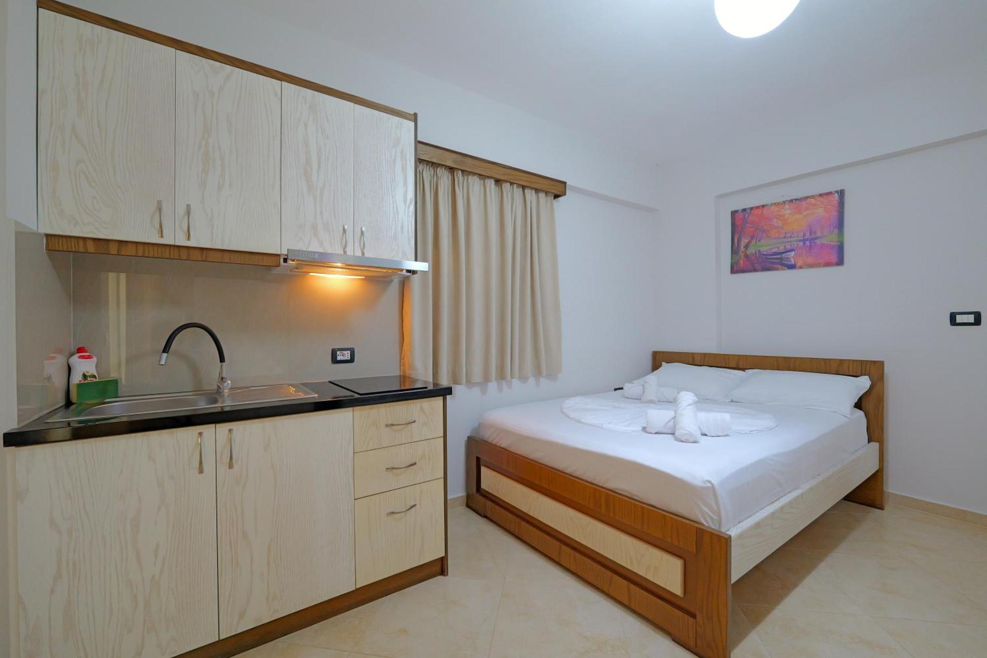 Livia'S Guesthouse คซามิล ภายนอก รูปภาพ