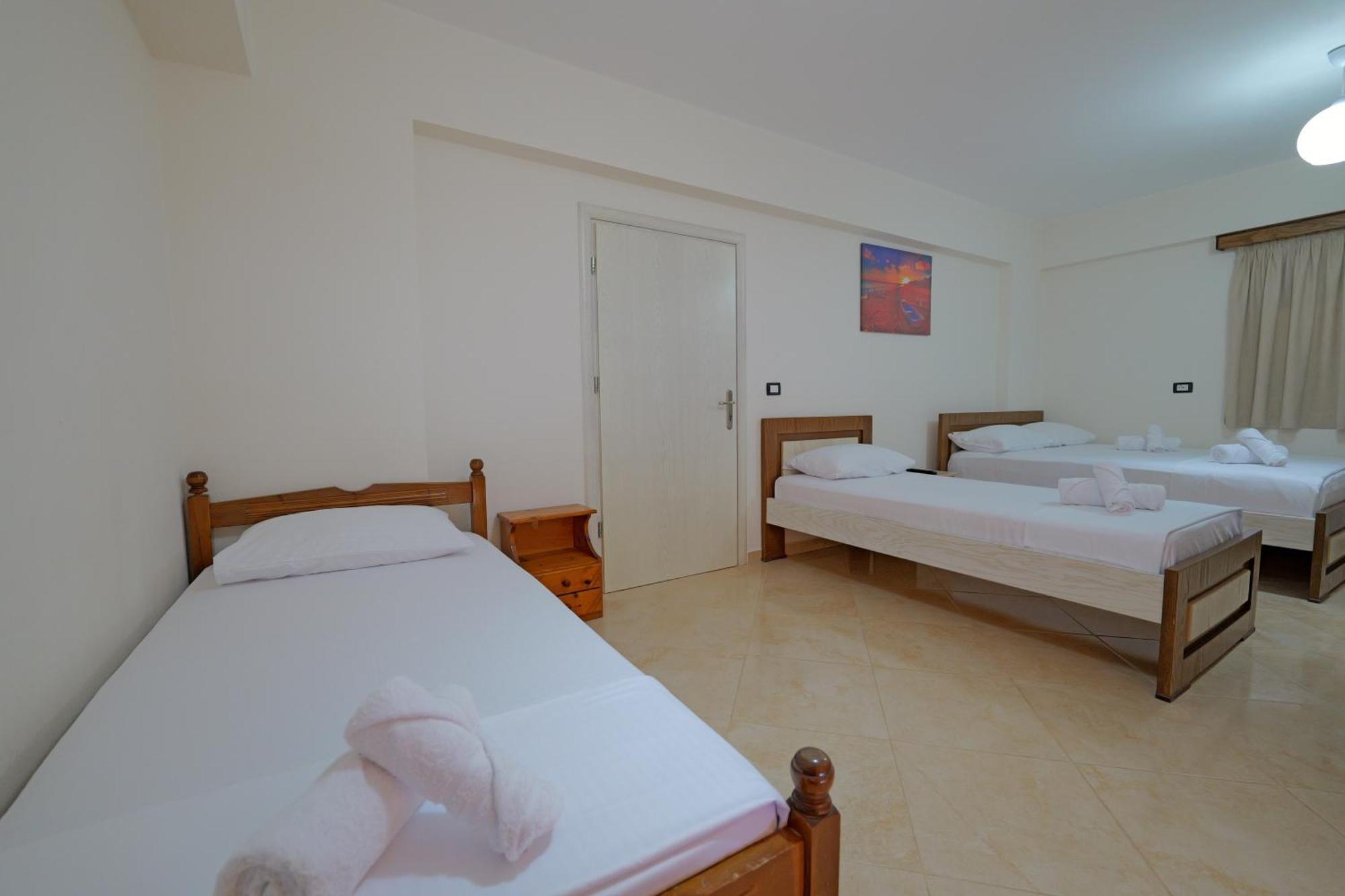 Livia'S Guesthouse คซามิล ภายนอก รูปภาพ