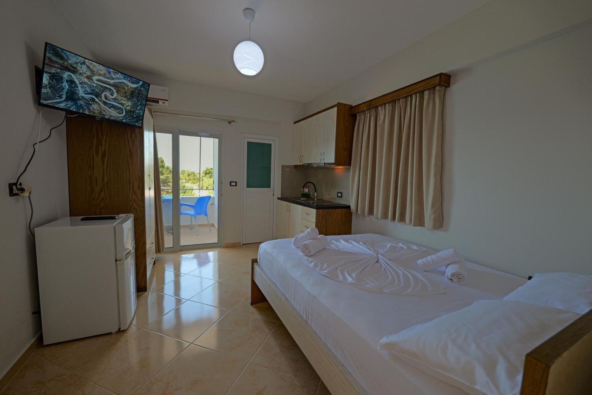 Livia'S Guesthouse คซามิล ภายนอก รูปภาพ