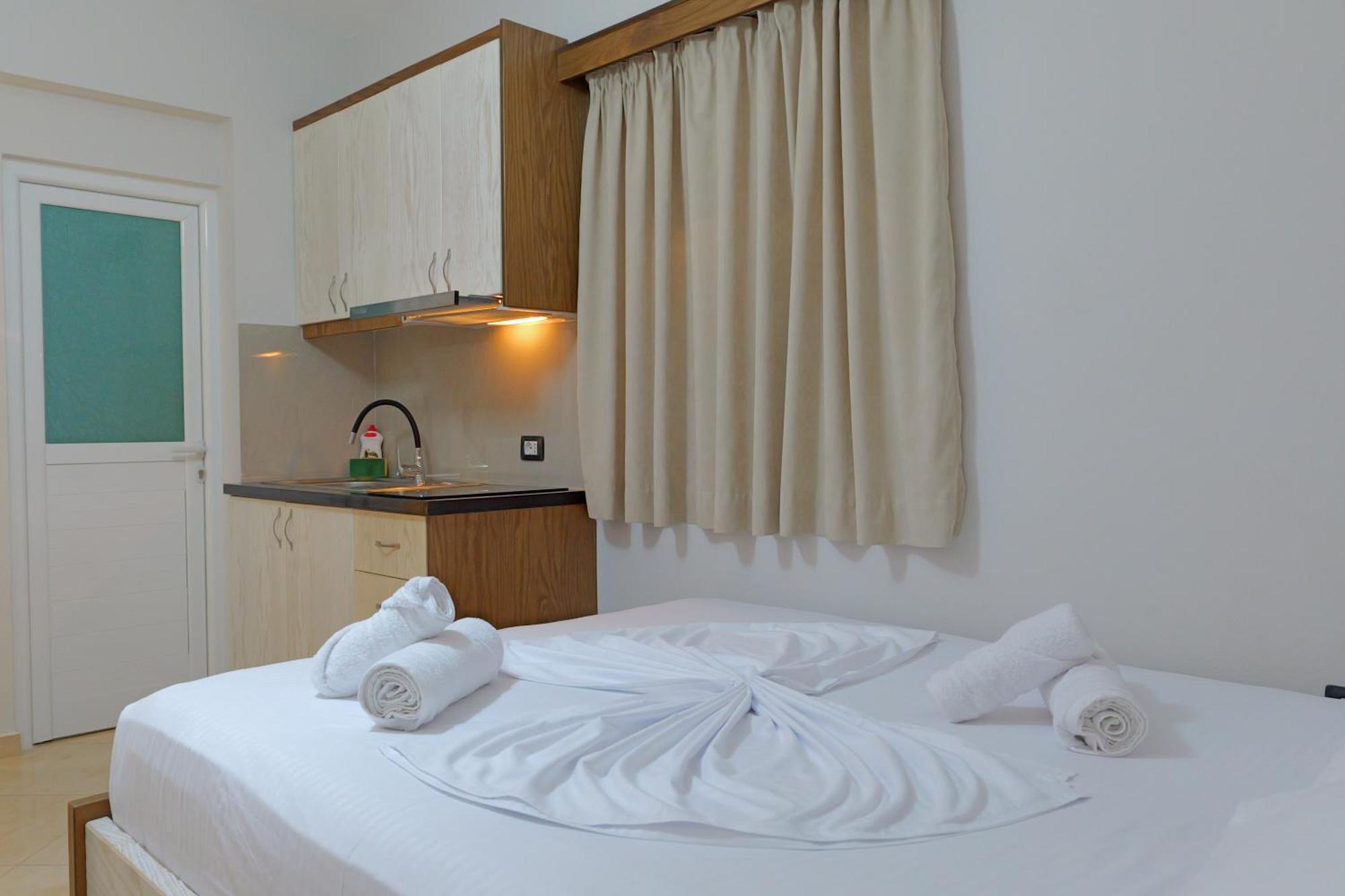 Livia'S Guesthouse คซามิล ภายนอก รูปภาพ